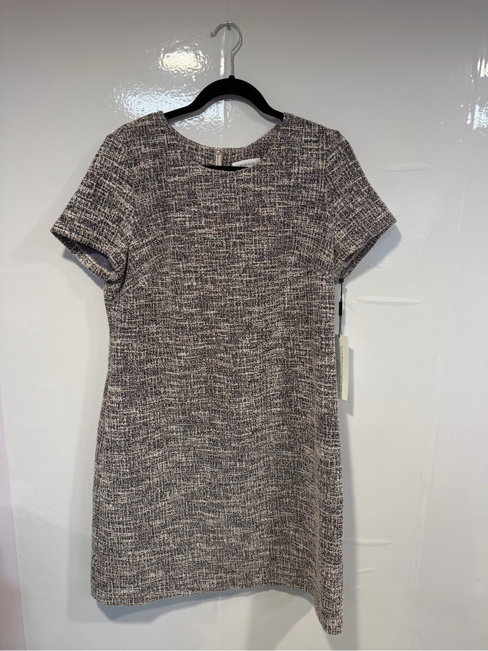 Classic Calvin Klein NWT Short-Sleeve Textured Shift Dress in Black &‎ White
